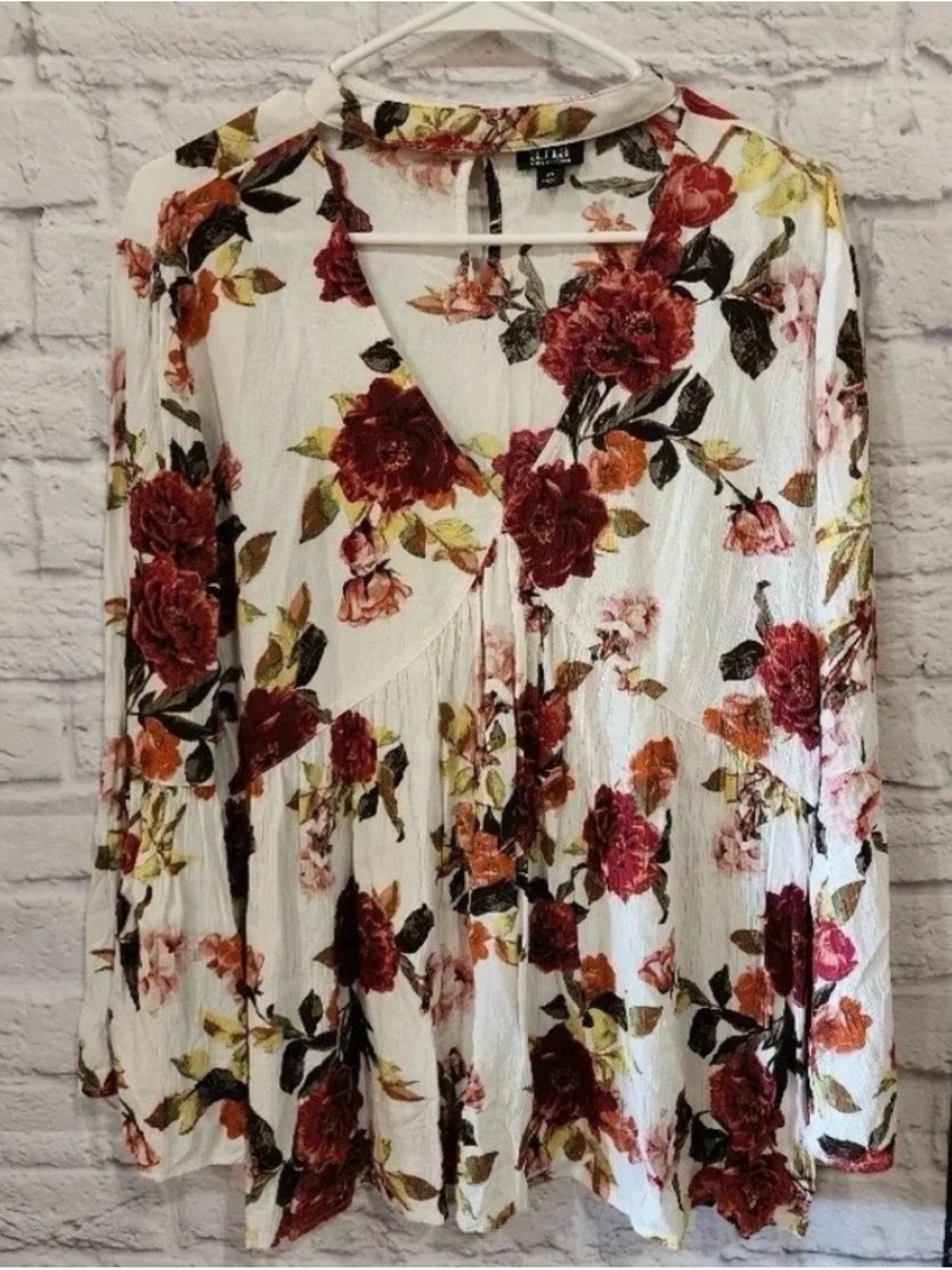 a.n.a White Floral V-Neck Long Sleeve Tunic